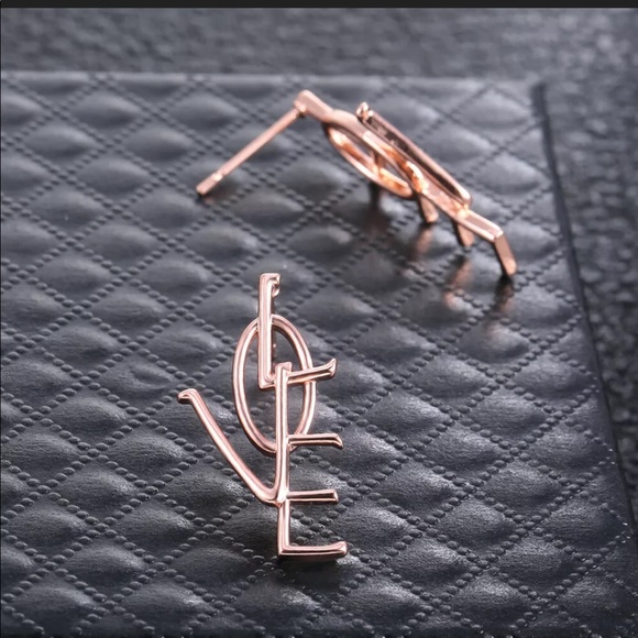 New Women’s Romantic  LOVE Stud Earrings - Picture 12 of 12